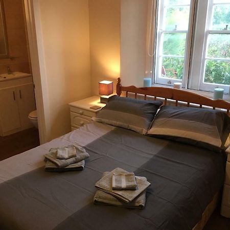 Holly Grove - Homestay Bristol Buitenkant foto